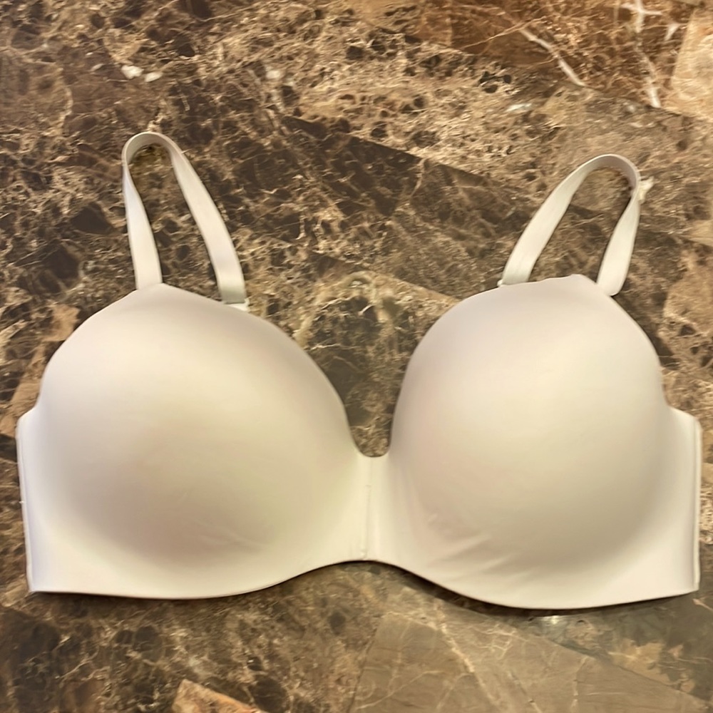 UNIQLO Wireless Beauty Light Bra (NWT)